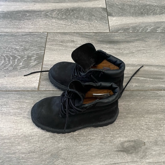 Timberland boots for kids.Used like new.number 10.Black - Picture 3 of 4